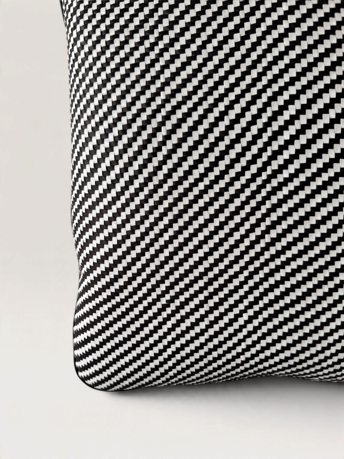 TWILL | BLACK WHITE