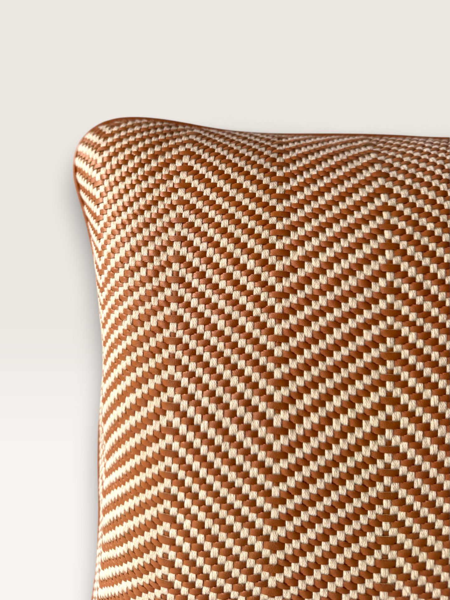 Chevron I Suntan Ecru