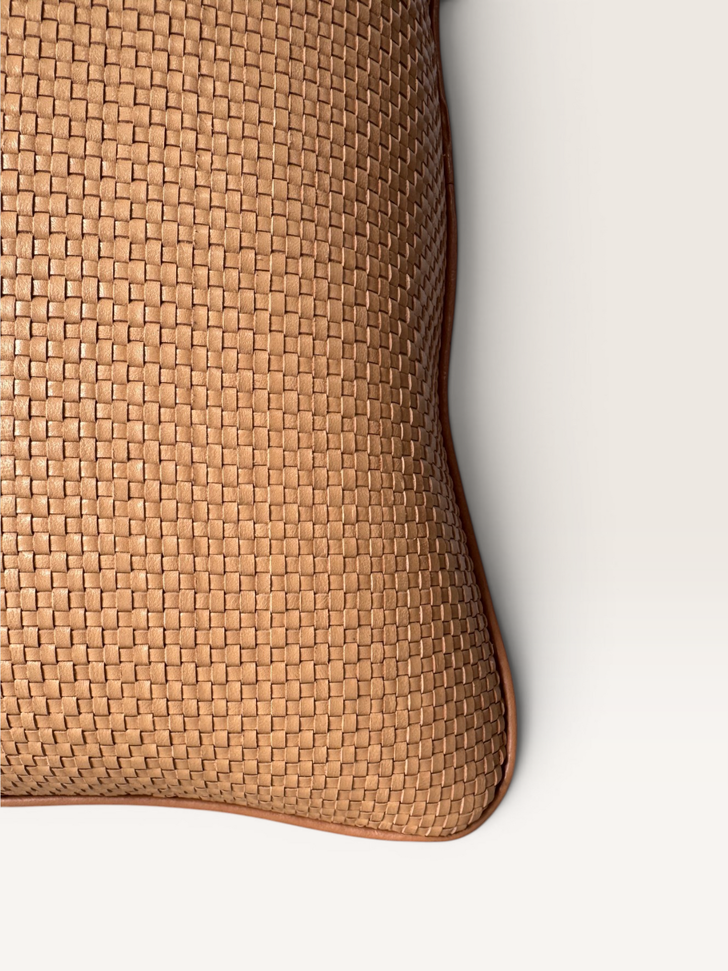 Classic Cushion I Nude