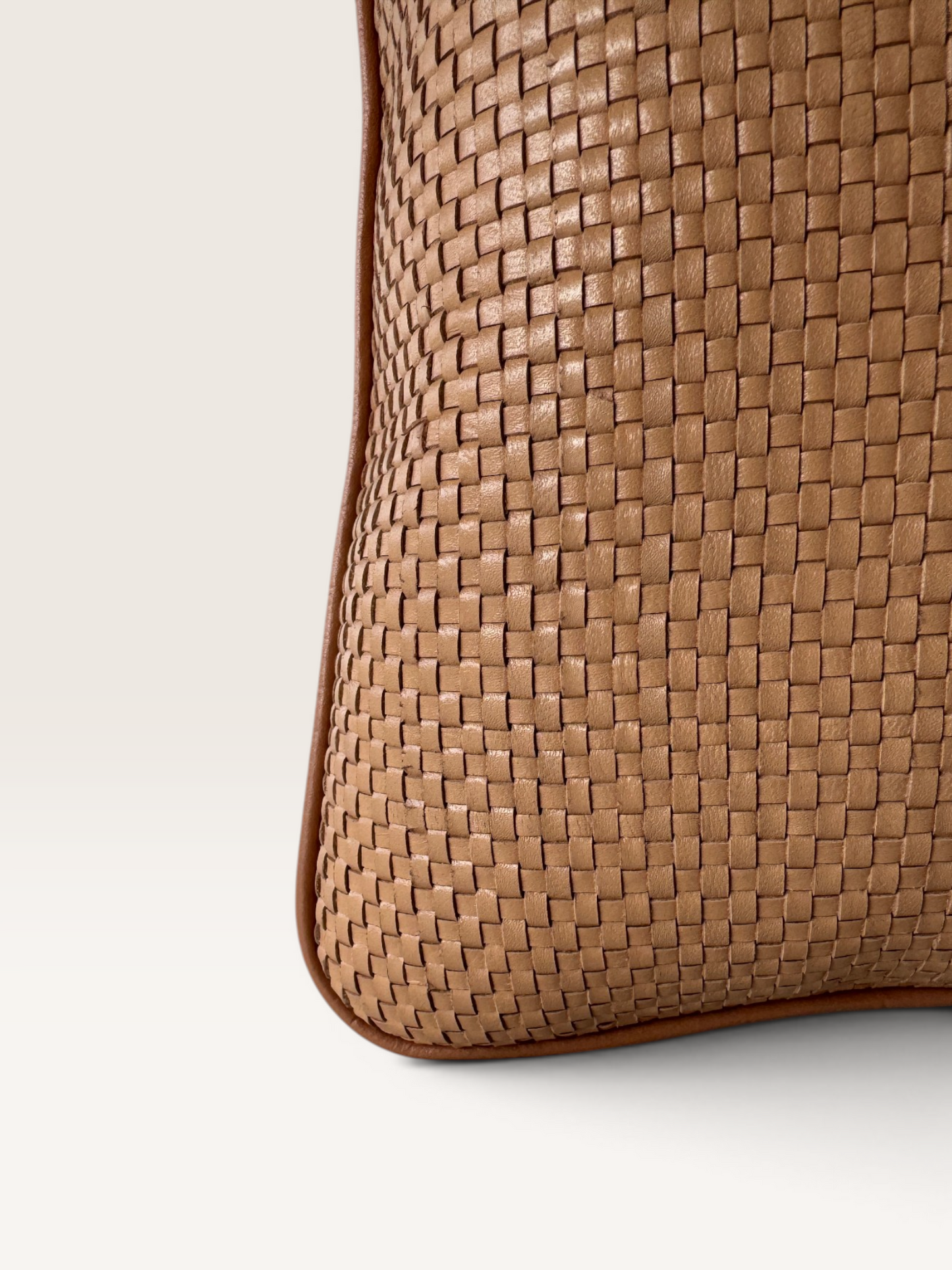 Classic Cushion I Nude